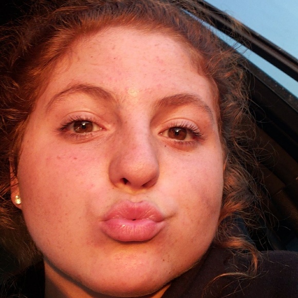 Meet your Posher, Hailey - Picture 1 of 1